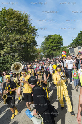 Gdańsk. Festiwal teatrów Ulicznych FETA. Always Drinking...