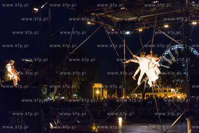 Gdańsk. Festiwal teatrów Ulicznych FETA. Cie Bivouac...