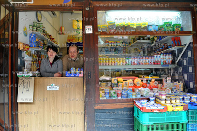 Stoisko z nabialem prowadzone przez Adama i Anne obok...