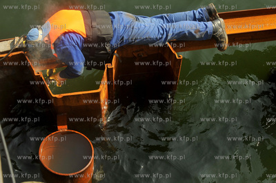 Budowa przez firme Hydrobudowa przystani jachtowej...