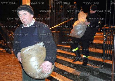 Wezbrane na skutek gwaltownej odwilzy i opadow deszczu...