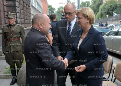 Gdańsk, ul. Kładki. Uroczystość przy tablicy upamiętniającej...