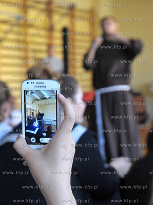 Franciszkanin ojciec Lukasz Buksa podczas reklolekcji...