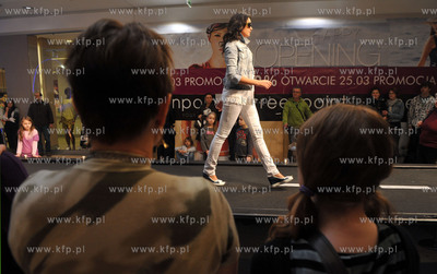 Pokaz mody w centrum handlowym Galeria Bałtycka w...