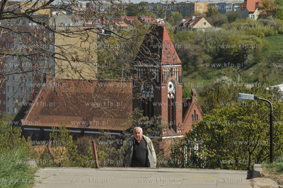 Gdańsk Siedlce widziane z Suchanina. Kościół św....