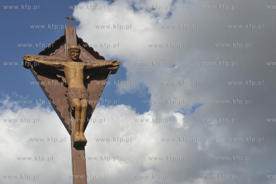 Gdańsk Orunia. Figura Matki Boskiej i krzyż na ul....