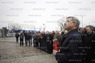 Gdansk. Pomnik Poleglych Stoczniowcow. Stoczniowcy...