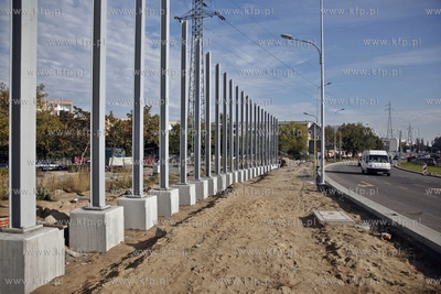 Gdansk. Budowa Trasy Slowackiego. Montaz ekranow dzwiekkochlonnych...