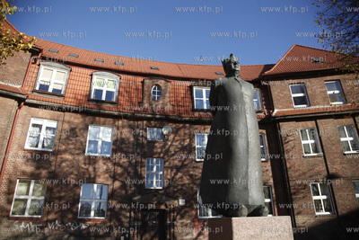 Pomnik ks. Bronislawa Komorowskiego w Gdansku Wrzeszczu.
26.10.2012
fot....