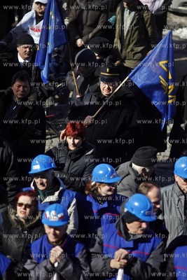 Pikieta pod Urzędem Wojewodzkim w Gdansku w gescie...