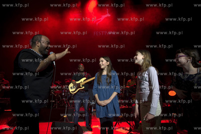 Siesta Festival. Koncert pochodzącego z Angoli Paulo...