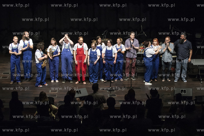 Festiwal Świat Mało Znany. Koncert zespołu Caritas...