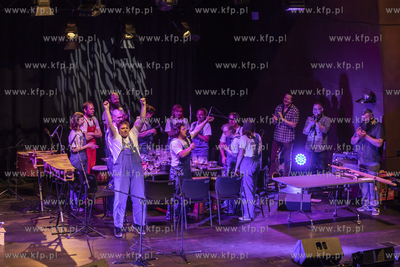 Festiwal Świat Mało Znany. Koncert zespołu Caritas...