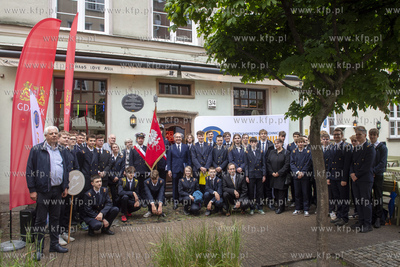 Przy ul. Piwnej 3/4 odsłonięto pamiatkowa tablicę...