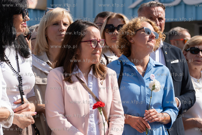 Gdańsk. Plac Solidarności. Symboliczne otwarcie bramy...