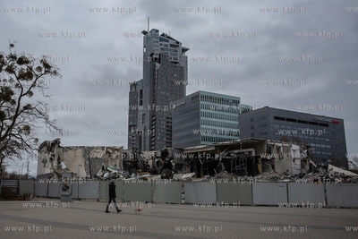 Gdynia. Rozbiórka Centrum Gemini. W oddali Sea Towers....