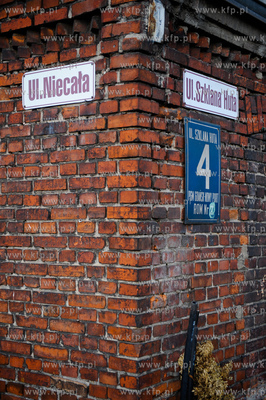 Gdansk. Remont drog i domow w gdanskiej dzielnicy Letnica,...