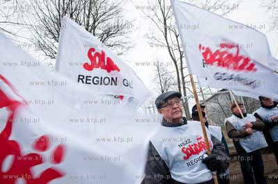 Gdansk. Protest pracownikow Portowej Strazy Pozarnej...