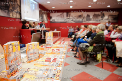 Gdansk. Biblioteka Manhattan w CH Manhattan. Promocja...