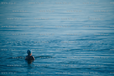 Sloneczny, zimowy dzien na plazy w Gdyni.
08.02.2014
fot....