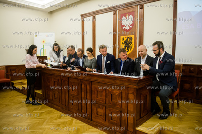 Gdańsk. Sala Herbowa Urzędu Marszałkowskiego. Podpisanie...