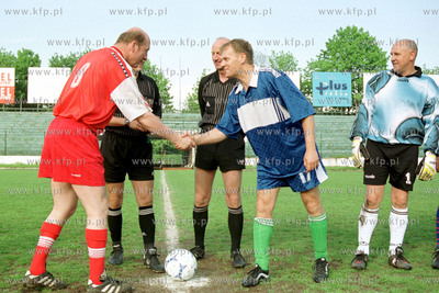 Mecz pilkarski Konserwatyski - Liberalowie na stadionie...