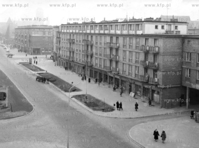 Ulica Rajska w Gdansku byla poczatkowo brukowana, również...