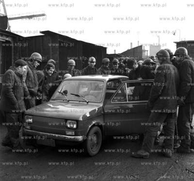 Prezentacja samochodu najnowszej marki fiat 126p popularnego...