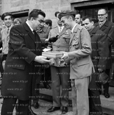 Uroczystosc przekazania odbudowanego po II wojnie swiatowej...