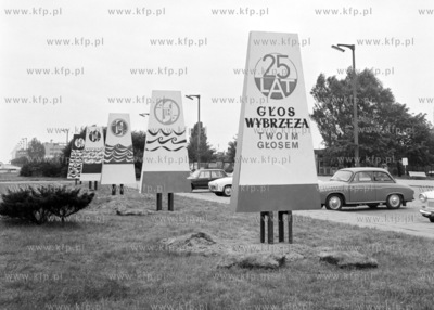 Plansze reklamowe I Targow Rybnych i Glosu Wybrzeza...