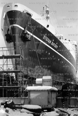 Remont transatlantyka Stefana Batorego w doku Gdańskiej...