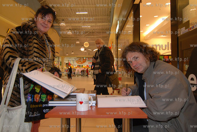 Salon EMPiK w Centrum Handlowym Auchan w Rumi. 
Spotkanie...