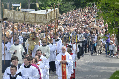 Procesja Bozego Ciala przeszla ulicami Pelplina.  03.06.2010...