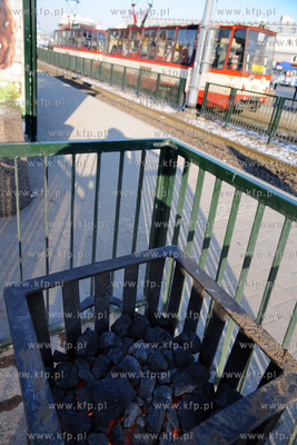 W dziesieciu punktach w Gdansku zostaly ustawione koksowniki,...