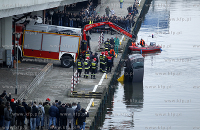 Akcja ratunkowa na wysokości Akademii Morskiej, przy...