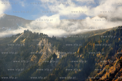 Szwajcaria, Alpweg, Berno. Jesienne Alpy pokryte sniegiem...