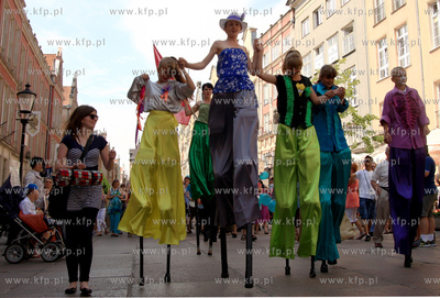 Parada  XVI Festiwalu Szekspirowskiego ruszyla spod...