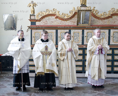 Msza Krzyzma w katedrze pelplinskiej sprawowana przez...