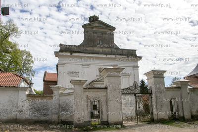 Sanktuarium Podwyższenia Krzyża Świętego w Chwalęcinie...