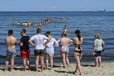 Sopot. Plaza. Okolo godz 13 do morza na wysokosci wejscia...