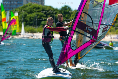 Plaza w Sopocie, przy Sopockim Klubie Zeglarskim. Briefing...