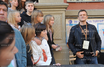 Gdansk. Dlugi Targ. Happening pt Aktorzy Przyjechali...