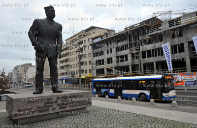 Budowa apartamentowca Transatlantyk na placu Kaszubskim...