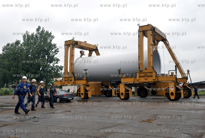 Stocznia Gdanska SA.  Transport elementu silowni elektrowni...