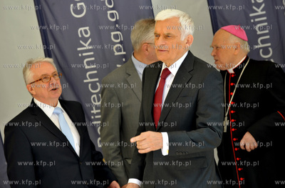 Uroczystosci symbolicznego umieszczenia aktu pamiatkowego...