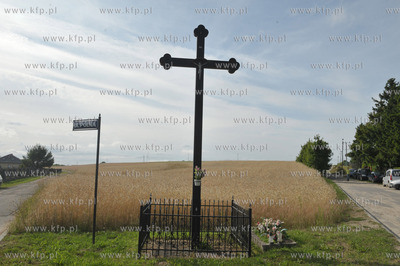 KIelno na Kaszubach. Krzyz na rozdrozu drog. 14.07.2013...
