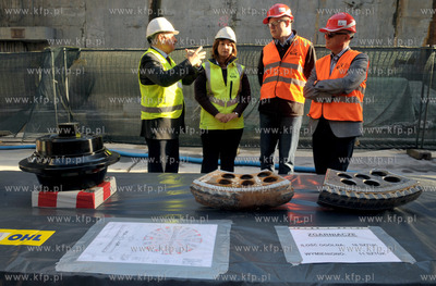 Zwiedzanie 400 m tunelu wierconego przez maszyne TBM...