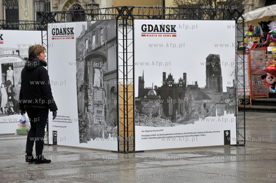 Wystawa Gdansk miasto od nowa na Dlugim Targu. Zdjęcia...