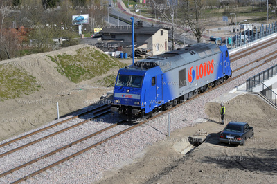 80-tonowa lokomotywa grupy Lotos z duza predkoscia...