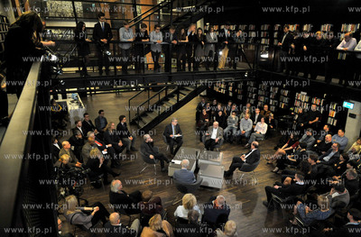 Arena Idei debata w bibliotece Europejskiego Centrum...